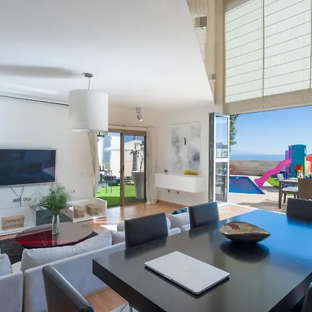 Homeforguest With Sea Views, Pool, Gym, Cinema And Proaudio Villa