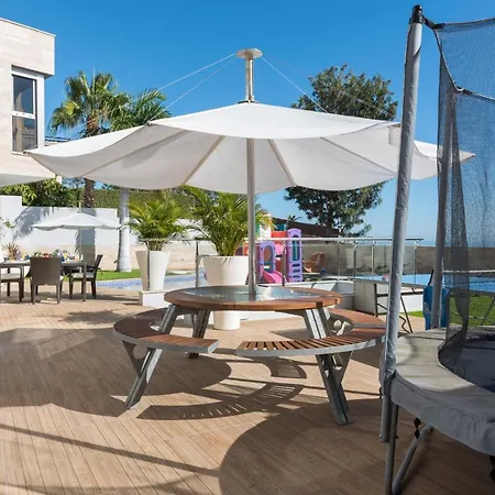 Homeforguest With Sea Views, Pool, Gym, Cinema And Proaudio Villa