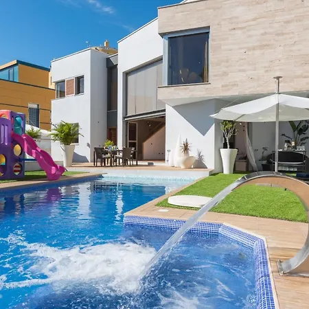Homeforguest With Sea Views, Pool, Gym, Cinema And Proaudio * Santa Cruz de Tenerife