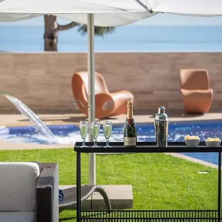 Homeforguest With Sea Views, Pool, Gym, Cinema And Proaudio Villa *