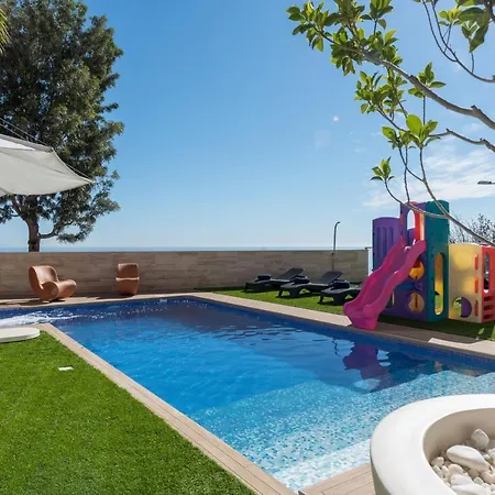 Homeforguest With Sea Views, Pool, Gym, Cinema And Proaudio *