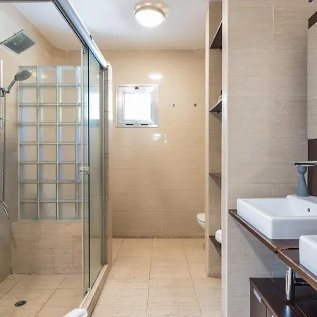 Homeforguest With Sea Views, Pool, Gym, Cinema And Proaudio Villa *