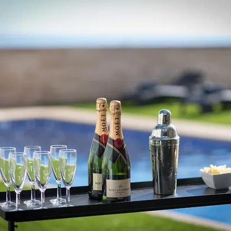 Homeforguest With Sea Views, Pool, Gym, Cinema And Proaudio Villa