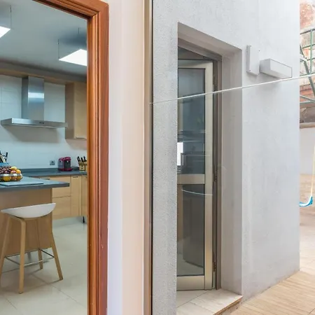 Homeforguest With Sea Views, Pool, Gym, Cinema And Proaudio *