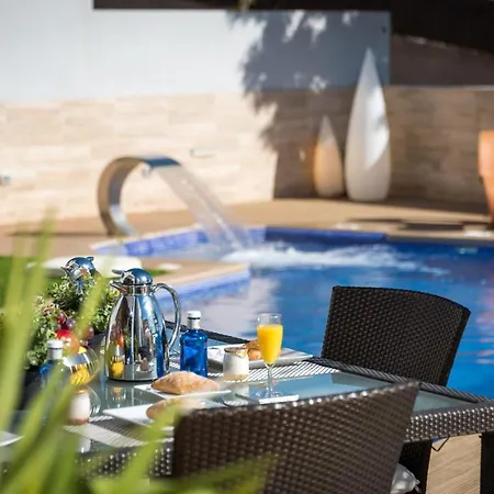 빌라 Homeforguest With Sea Views, Pool, Gym, Cinema And Proaudio