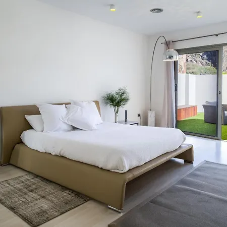 빌라 Homeforguest With Sea Views, Pool, Gym, Cinema And Proaudio *